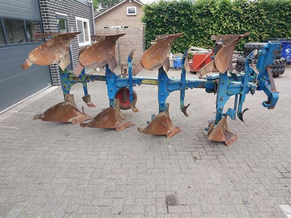 Grote foto muller 4 schaar ploeg agrarisch ploegen