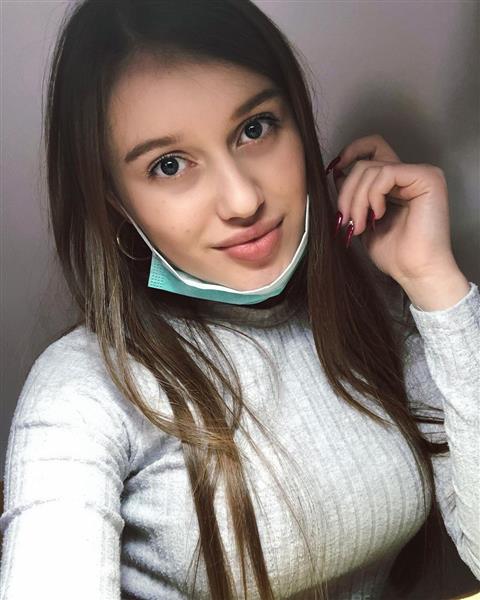 Grote foto eerste indruk is belangrijk toch contacten en berichten vrouw zoekt man