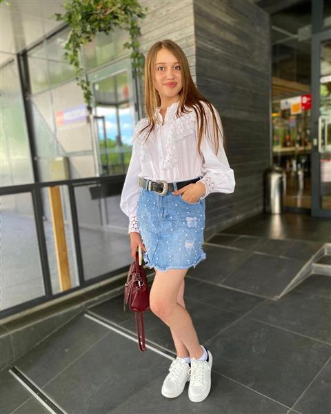 Grote foto eerste indruk is belangrijk toch contacten en berichten vrouw zoekt man