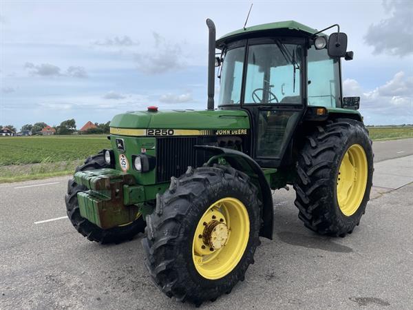 Grote foto john deere 2250 agrarisch tractoren