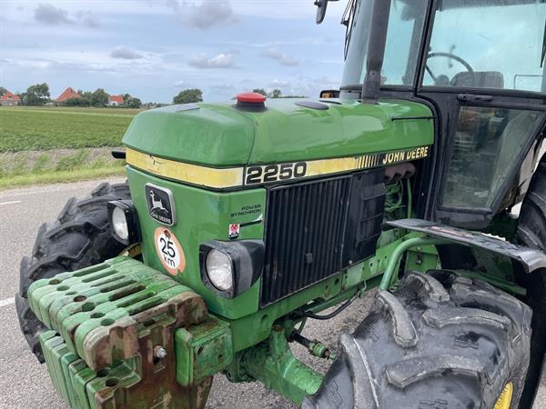 Grote foto john deere 2250 agrarisch tractoren