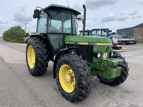 Grote foto john deere 2250 agrarisch tractoren