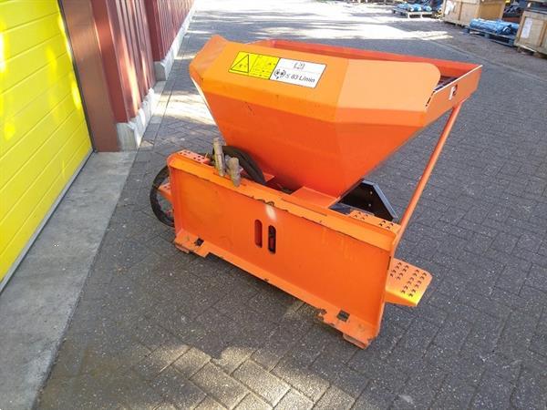 Grote foto bobcat zaagsel strooier split zoutstrooier hydraulisch aangedreven agrarisch tractor toebehoren