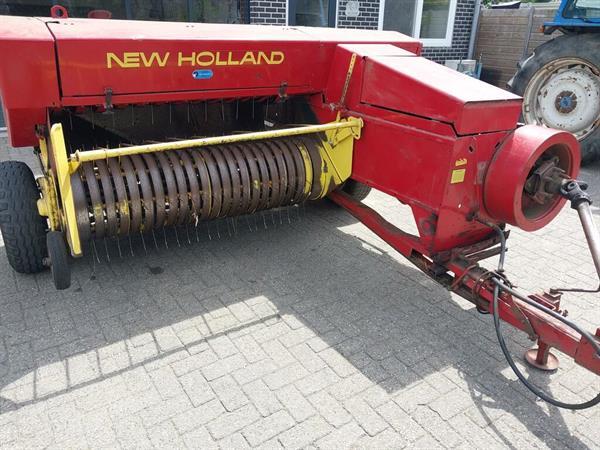 Grote foto new holland 286 super hayliner balenpers agrarisch persen