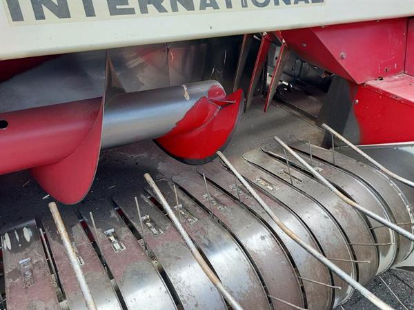 Grote foto international 430t balenpers pakkenpers agrarisch persen
