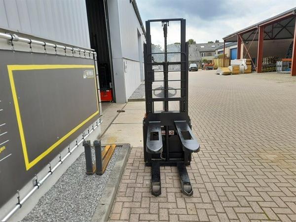 Grote foto vs 21261 elektrische stapelaar bt swe100 bj2015 2900mm doe het zelf en verbouw hefwerktuigen