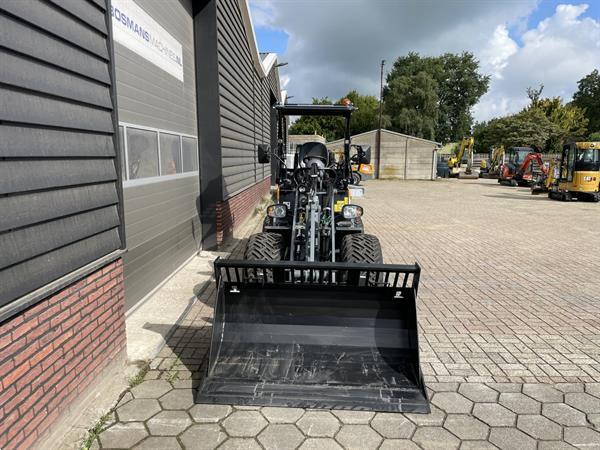 Grote foto giant g2700 x tra hd minishovel bj 2022 10 uur agrarisch shovels