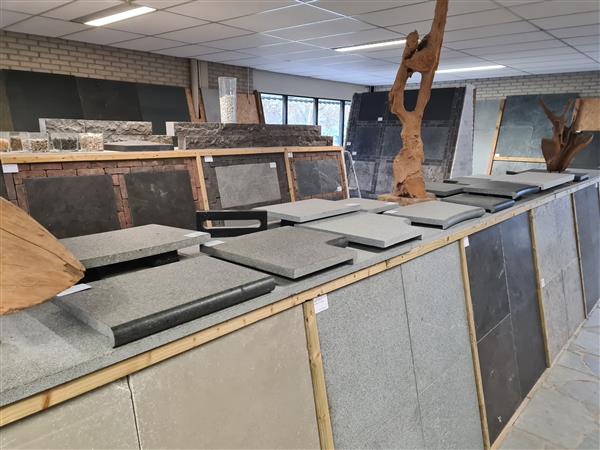 Grote foto zwembadranden natuursteen graniet basalt hardsteen tuin en terras zwembaden toebehoren