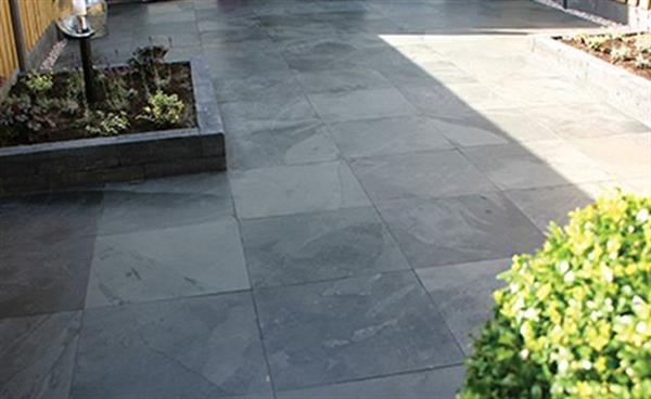 Grote foto mustang leisteen black slate 60x60 cm terrastegels tuin en terras tegels en terrasdelen