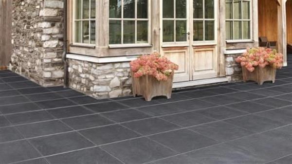 Grote foto mustang leisteen black slate tuintegels groot wildverband tuin en terras tegels en terrasdelen