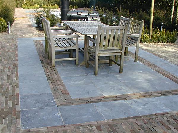 Grote foto robuuste tuintegels castle stone black 60x90 cm tuin en terras tegels en terrasdelen