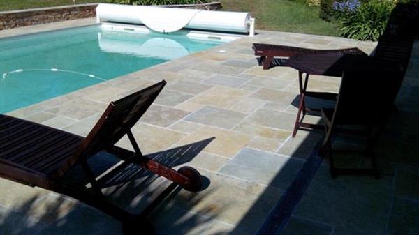 Grote foto mediterraanse terrastegels castle stone beige wildverband tuin en terras tegels en terrasdelen