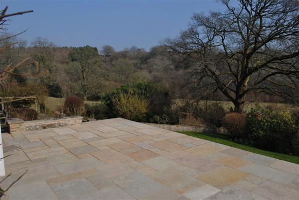 Grote foto landelijke tuintegels castle stone beige wildverband tuin en terras tegels en terrasdelen