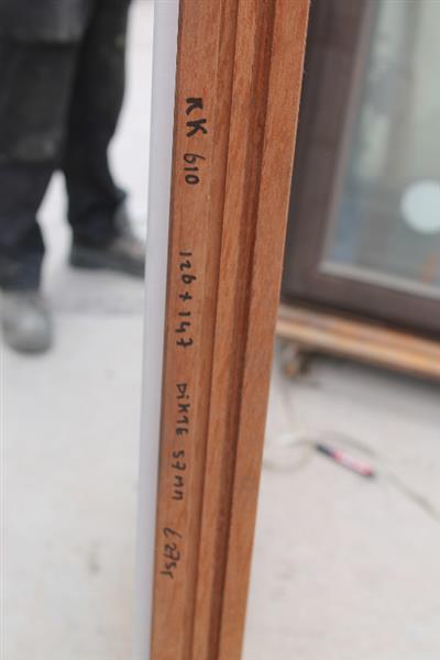 Grote foto hardhouten raamkozijn 126x147 cm doe het zelf en verbouw kozijnen en schuifpuien