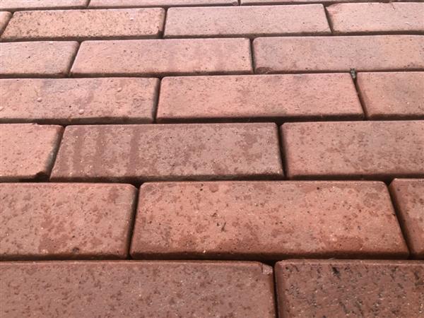 Grote foto bikkelharde gebakken dikformaten tuin en terras tegels en terrasdelen