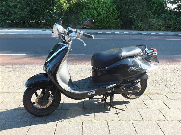 Grote foto sym allo 25km zwart fietsen en brommers scooters