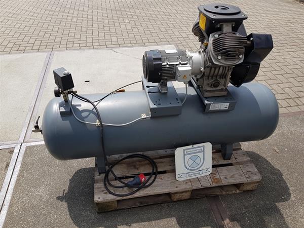 Grote foto atlas copco bj 2012 le22 10 250 compressor doe het zelf en verbouw compressors