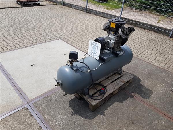 Grote foto atlas copco bj 2012 le22 10 250 compressor doe het zelf en verbouw compressors