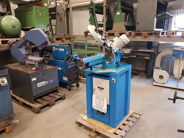 Grote foto bewo bandzaag bs150 met koeling handbediende zaagmachine 400v dealer bewo machines doe het zelf en verbouw zaagmachines