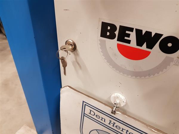 Grote foto bewo bandzaag bs150 met koeling handbediende zaagmachine 400v dealer bewo machines doe het zelf en verbouw zaagmachines