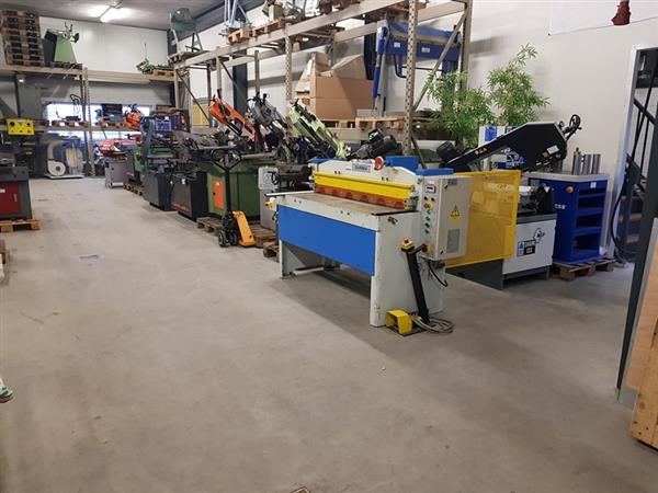 Grote foto bandschuurmachine 150x2000mm voetpedaal geschakeld bandbreedte 150mm doe het zelf en verbouw schuurmachines