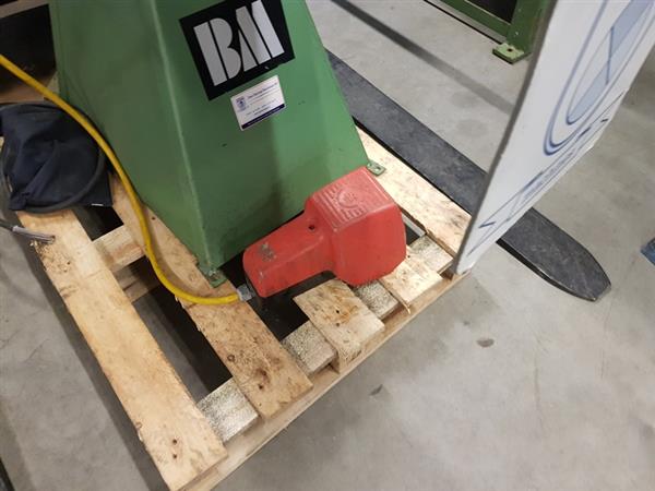 Grote foto bandschuurmachine 150x2000mm voetpedaal geschakeld bandbreedte 150mm doe het zelf en verbouw schuurmachines