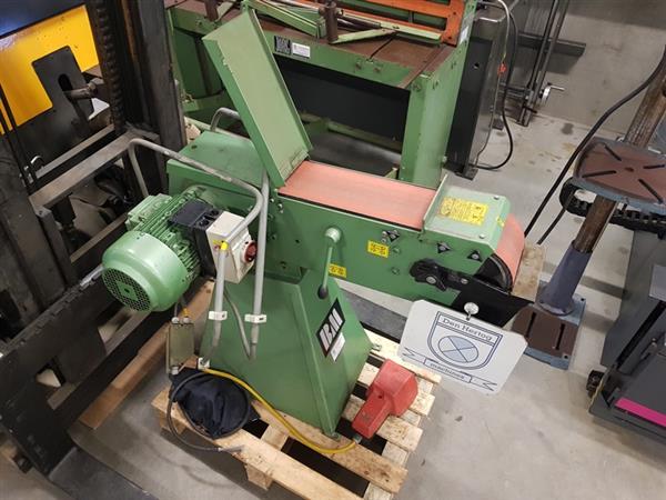 Grote foto bandschuurmachine 150x2000mm voetpedaal geschakeld bandbreedte 150mm doe het zelf en verbouw schuurmachines