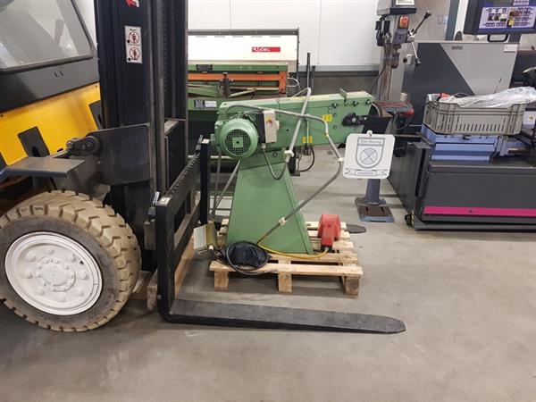 Grote foto bandschuurmachine 150x2000mm voetpedaal geschakeld bandbreedte 150mm doe het zelf en verbouw schuurmachines