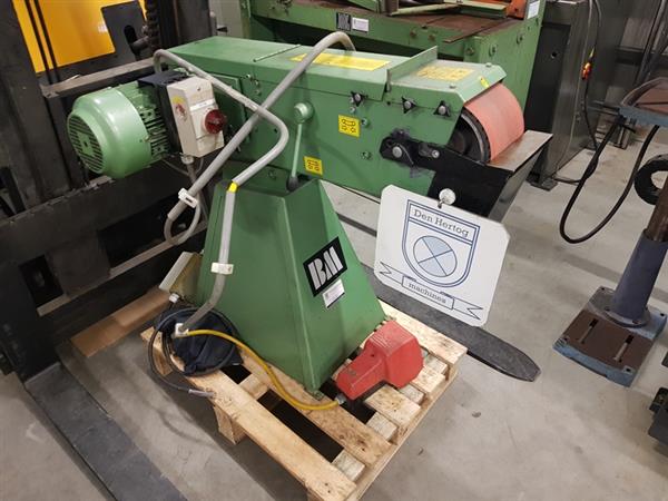 Grote foto bandschuurmachine 150x2000mm voetpedaal geschakeld bandbreedte 150mm doe het zelf en verbouw schuurmachines