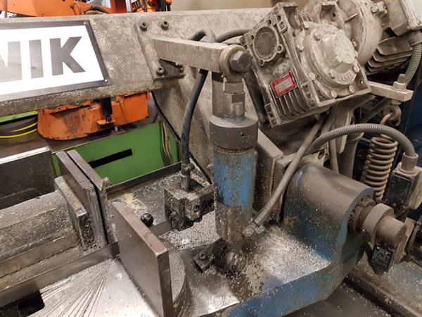 Grote foto narvik rond 225mm halfautomaat met koeling bandzaag hydraulisch compact doe het zelf en verbouw zaagmachines