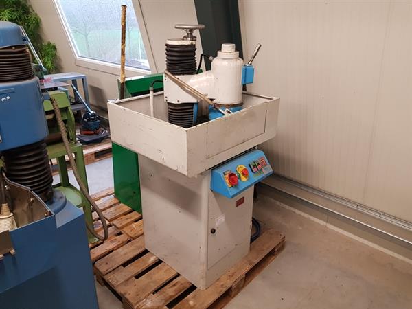 Grote foto zwenkslijpmachine komslijpmachine slijpmachine met magneettafel 400v koeling doe het zelf en verbouw gereedschappen en machines