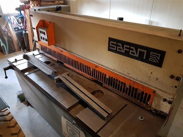 Grote foto safan 1550x4mm knipschaar knipbank guillotineschaar plaatschaar knippen van plaatwerk doe het zelf en verbouw gereedschappen en machines