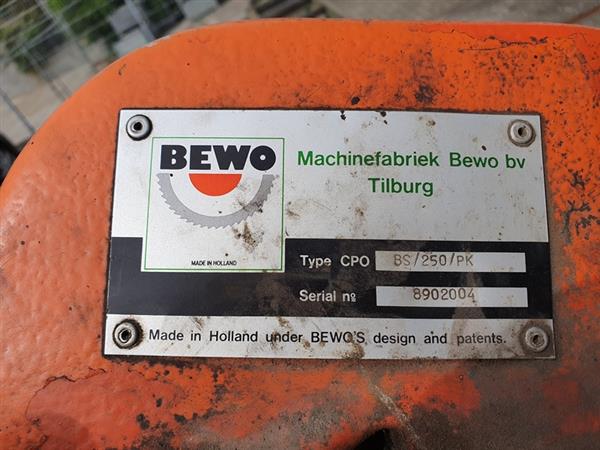 Grote foto bewo bandzaag mod 250 lintzaag gebruikte zaagmachine voor in de werkplaats doe het zelf en verbouw zaagmachines