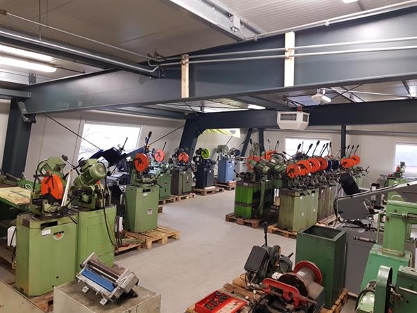 Grote foto bandschuurmachine 75x2000 aandrijving 400v doe het zelf en verbouw schuurmachines