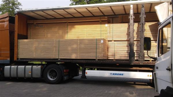 Grote foto weg weg trailers vol met steigerhout 30mm nu doe het zelf en verbouw hout en planken