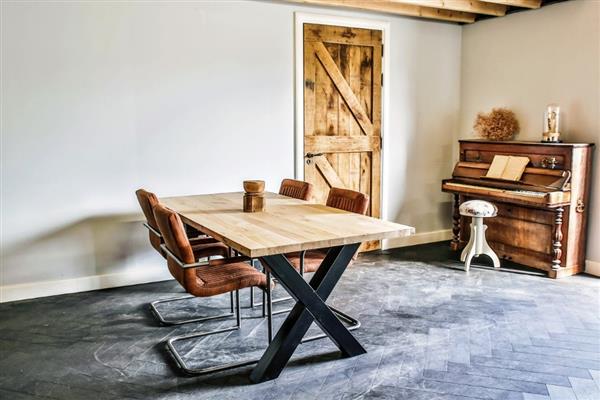 Grote foto sfeervolle luxe massieve eiken kloostertafel huis en inrichting eettafels