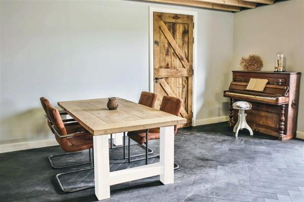 Grote foto sfeervolle unieke eiken kloostertafel op op huis en inrichting eettafels