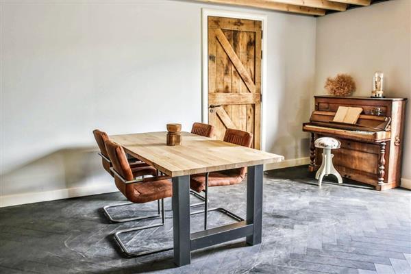 Grote foto prachtige kloosterhouten eikentafel op op huis en inrichting eettafels