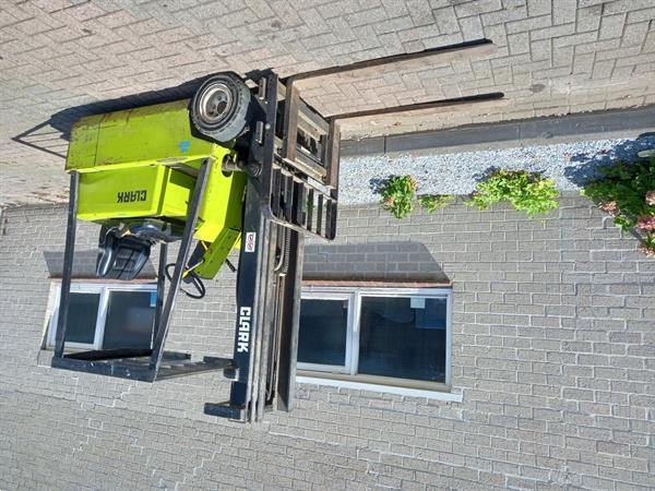 Grote foto clark tm 15 elektrische heftruck triplo 4 9 m shift agrarisch heftrucks