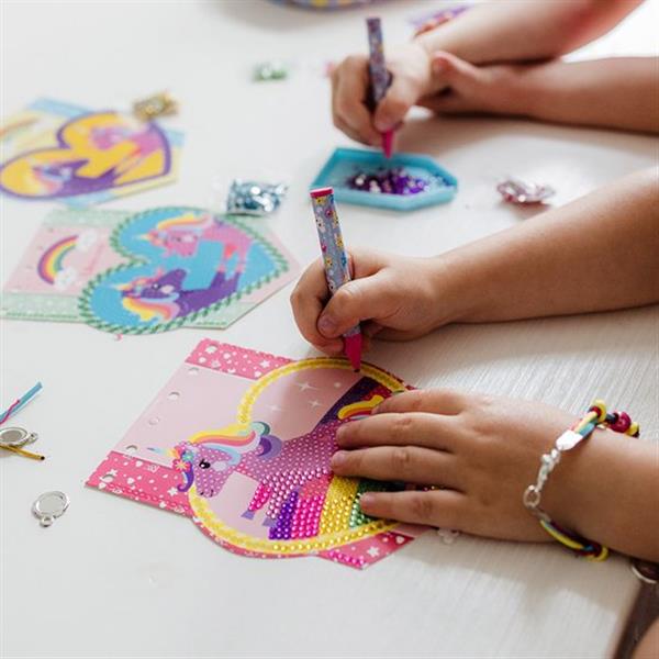 Grote foto totum unicorn knutselkoffer 2 in 1 regenboog armbandjes maken diamond painting knutselen sierade kinderen en baby overige