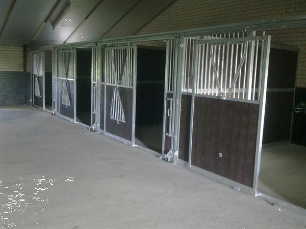 Grote foto voorwand tussenwand paardenbox wand dieren en toebehoren benodigdheden