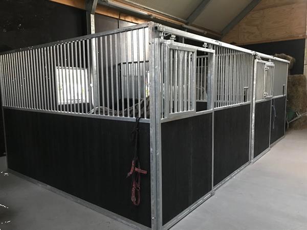 Grote foto voorwand tussenwand paardenbox wand dieren en toebehoren benodigdheden