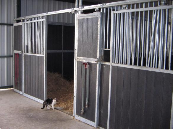 Grote foto voorwand tussenwand paardenbox wand dieren en toebehoren benodigdheden