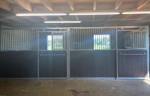 Grote foto voorwand tussenwand paardenbox wand dieren en toebehoren benodigdheden