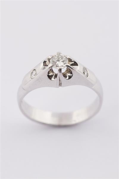 Grote foto wit gouden ring met 3 briljanten kleding dames sieraden