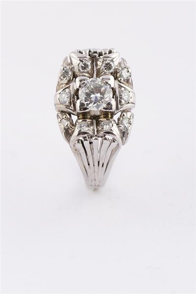 Grote foto wit gouden demode ring met briljanten jaren 50 kleding dames sieraden
