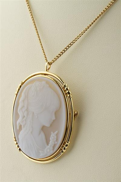 Grote foto wit agaten camee broche hanger aan gouden gourmet collier kleding dames sieraden