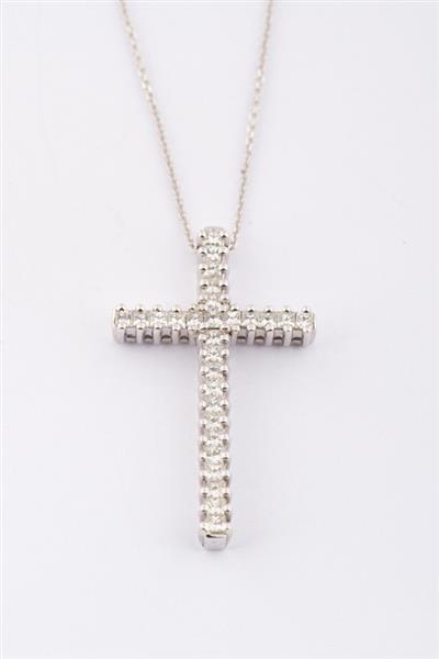 Grote foto wit gouden kruis met 28 diamanten aan collier. kleding dames sieraden