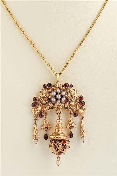 Grote foto antieke 18 krt. gouden hanger met granaten en parels kleding dames sieraden