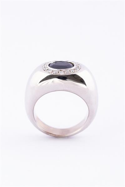 Grote foto wit gouden entourage ring met saffier en briljanten. kleding dames sieraden